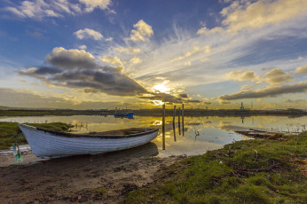 Картинка корабли лодки +шлюпки лес река