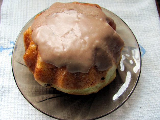 Обои картинки фото еда, хлеб,  выпечка, баба, ромовая