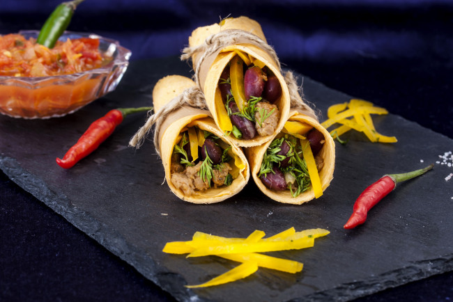 Обои картинки фото еда, блины,  оладьи, острый, перчик, такос