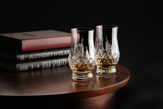 Обои картинки фото еда, напитки, книги, стаканы, бренди