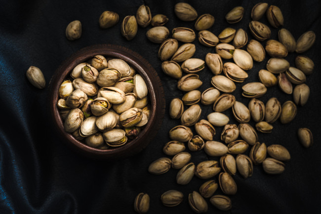 Обои картинки фото еда, орехи,  каштаны,  какао-бобы, снедь