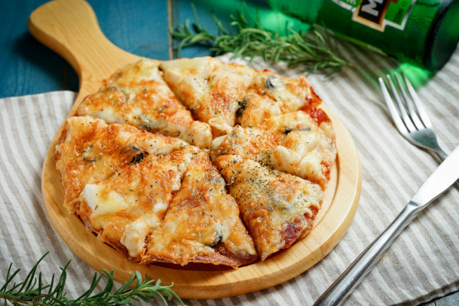 Обои картинки фото еда, пицца, снедь