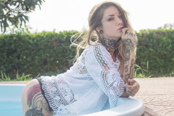 Картинка refen+doe девушки взгляд пирсинг фон девушка тату