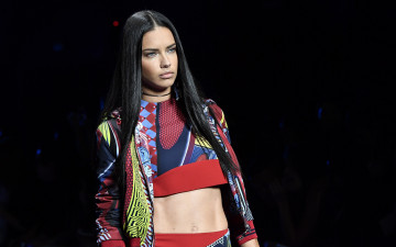 Картинка девушки adriana+lima брюнетка модель куртка топ