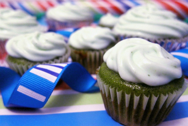 Обои картинки фото еда, пирожные,  кексы,  печенье, кексы, лента