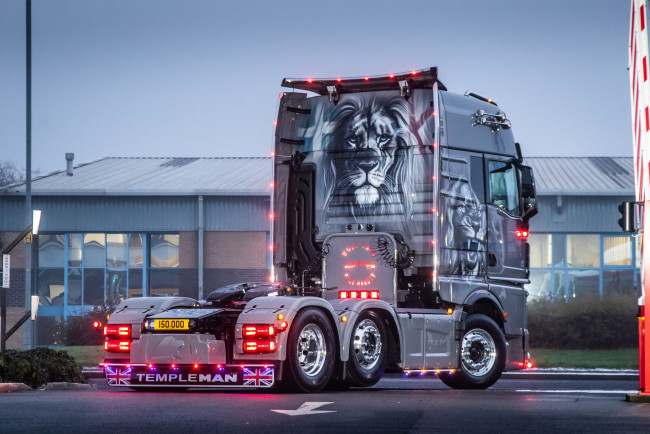 Обои картинки фото автомобили, man