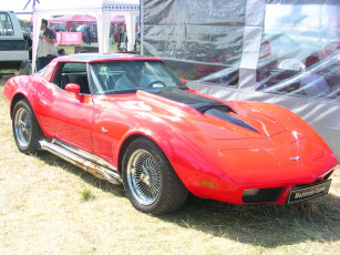 Картинка автомобили выставки уличные фото