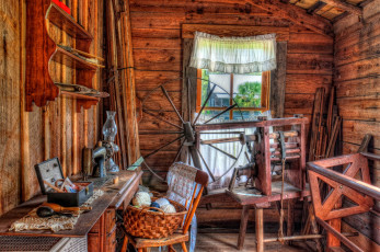 Картинка интерьер другое деревянный окно прялка нитки