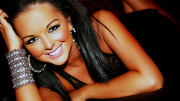 Картинка -Unsort+Брюнетки+Шатенки девушки unsort брюнетки шатенки макияж улыбка браслеты