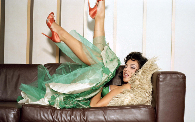 Обои картинки фото Gabrielle Richens, девушки, , , браслеты, вечернее, платье