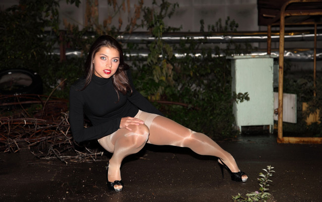 Обои картинки фото Валентина Колесникова, девушки, arnella, колготки