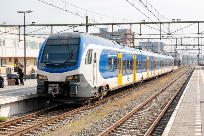 Обои картинки фото техника, электровозы, рельсы, локомотив, состав