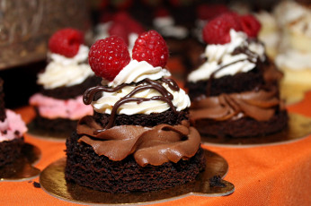 Картинка еда пирожные +кексы +печенье бисквит пирожное крем малина