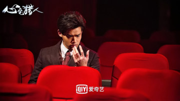 Картинка кино+фильмы psych-hunter парень пиджак рука зал кресла