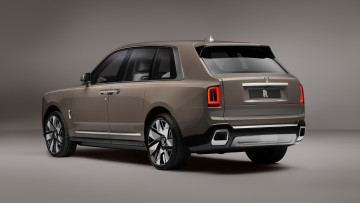 Картинка rolls-royce+cullinan+series+ii+2024 автомобили rolls-royce rolls royce cullinan two series 2024 джип вид сзади студия