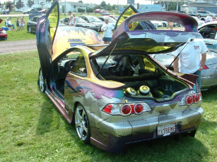 Картинка автомобили выставки уличные фото