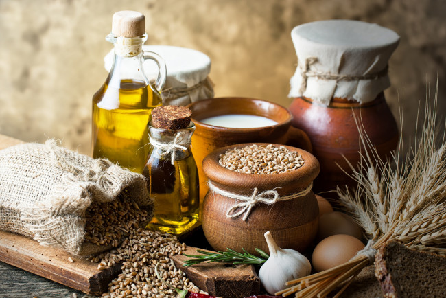 Обои картинки фото еда, разное, чеснок, масло, яйцо, хлеб, перец, пшено