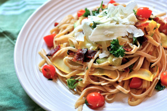 Картинка еда макаронные+блюда черри петрушка сыр