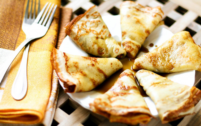 Обои картинки фото еда, блины,  оладьи, соус, блинчики, сладкие