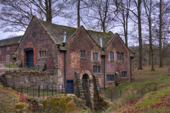 Картинка города -+здания +дома листва трава деревья