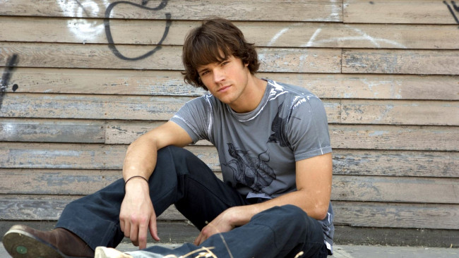 Обои картинки фото мужчины, jared padalecki, поза