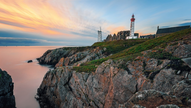 Обои картинки фото франция, природа, маяки, камни, корабль, водоем, постройка