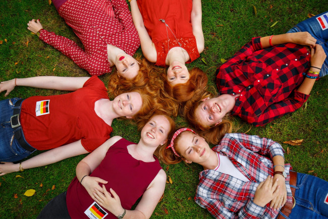 Обои картинки фото девушки, -unsort , группа девушек, рыжеволосые