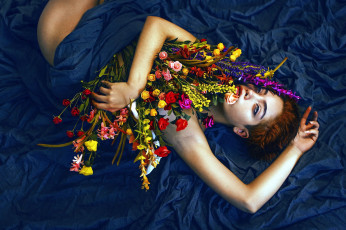 Картинка девушки -+рыжеволосые+и+разноцветные девушка покрывало цветы