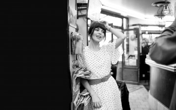 обоя музыка, сати казанова, певица, ретро, платье, телефон, коммуналка