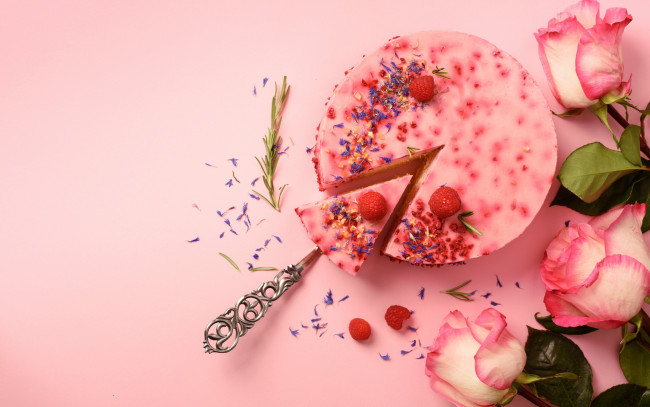 Обои картинки фото еда, торты, розы, торт, малина