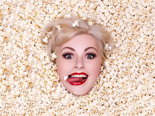 Картинка _Unsort+-НЕ+ВЫБИРАТЬ++ девушки  не выбирать попкорн блондинка