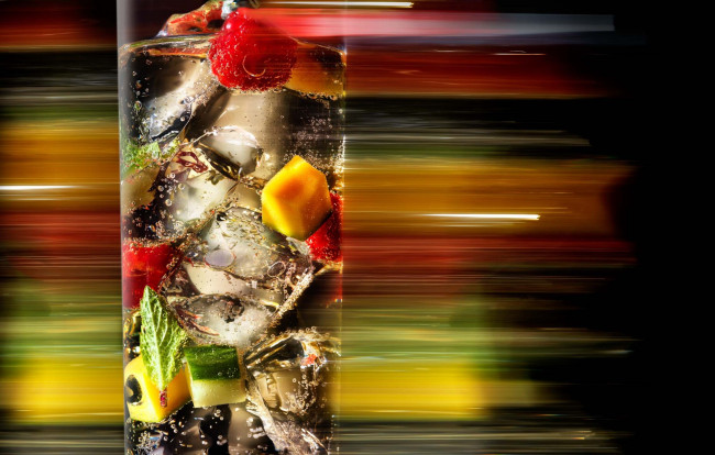 Обои картинки фото еда, напитки, коктейль, стакан, фрукты, лед