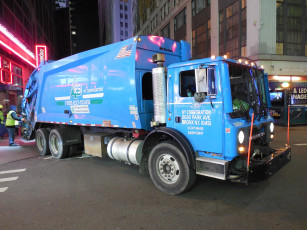 Картинка автомобили мусоровозы мусорщик