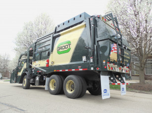 Картинка автомобили мусоровозы мусорщик