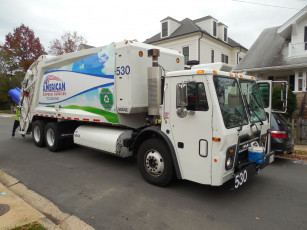 Картинка автомобили мусоровозы мусорщик