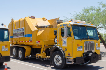 Картинка автомобили мусоровозы мусорщик