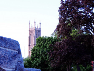 Картинка города -+католические+соборы +костелы +аббатства church on the hill