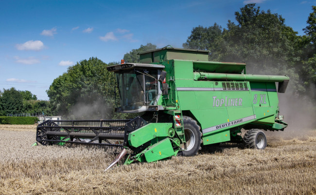 Обои картинки фото техника, комбайны, уборочная