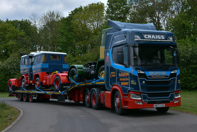 Обои картинки фото scania, автомобили, scania , выставка, улица, грузовик