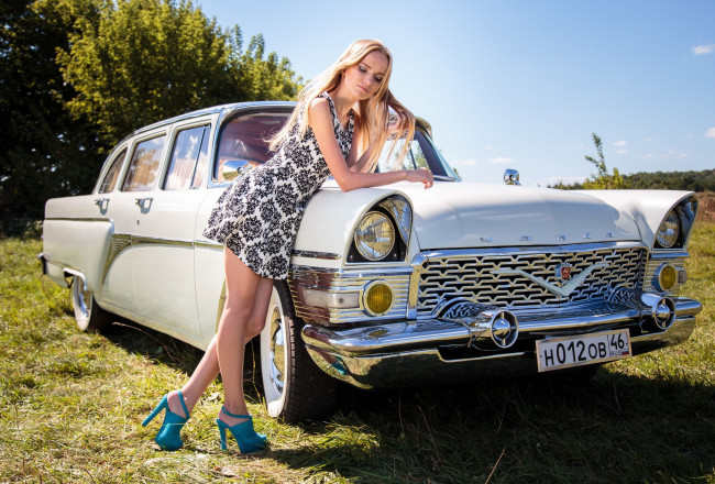 Обои картинки фото газ- 13 Чайка, автомобили, -авто с девушками, блондинка, белая, Чайка, газ-, 13