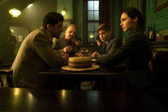 Картинка кино+фильмы wonder+woman gal gadot