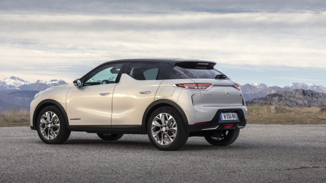 Обои картинки фото 2020 ds 3 crossback e-tense, автомобили, citroen, ds, 2020, 3, crossback, e-tense, кроссовер, белый