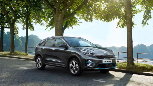 Обои картинки фото kia e-niro, автомобили, kia, электромобиль, e-niro, набережная, южнокорейские