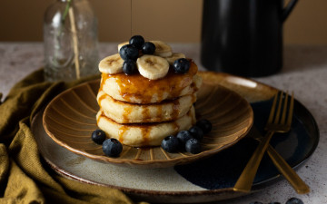 Картинка еда блины +оладьи мед оладьи банан черника