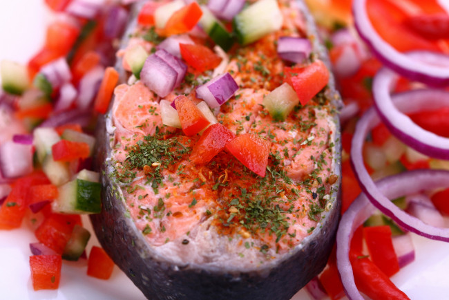 Обои картинки фото еда, рыбные блюда,  с морепродуктами, овощи, форель, запеченная