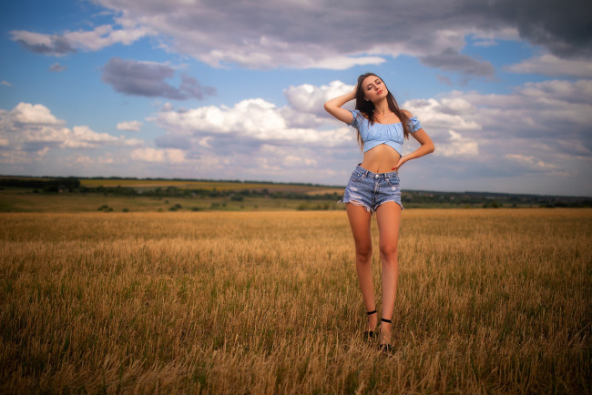 Обои картинки фото девушка - girl, девушки, - брюнетки,  шатенки, девушка, женщина, шатенка, темноволосая, сексуальная, модель, звезда, позирует, разная, обувь, верхняя, стильная, одежда, нижнее, эротическое, бельё, трусы, лифчик, колготки, чулки, аксессуары, макияж, и, множество, элементов, на, фотографии