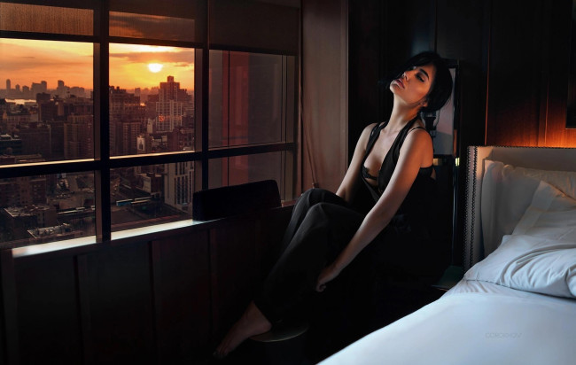 Обои картинки фото сексуальная девушка, девушки, - брюнетки,  шатенки, девушка, женщина, брюнетка, темноволосая, сексуальная, модель, звезда, позирует, разная, обувь, верхняя, стильная, одежда, нижнее, эротическое, бельё, трусы, лифчик, колготки, чулки, аксессуары, макияж, и, множество, элементов, на, фотографии