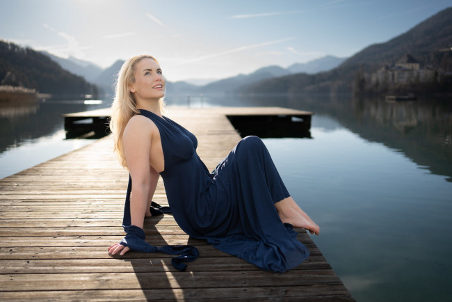 Обои картинки фото сексуальная девушка, девушки, - блондинки,  светловолосые, девушка, женщина, блондинка, светловолосая, сексуальная, модель, звезда, позирует, разная, обувь, верхняя, стильная, одежда, нижнее, эротическое, бельё, трусы, лифчик, колготки, чулки, аксессуары, макияж, и, множество, элементов, на, фотографии