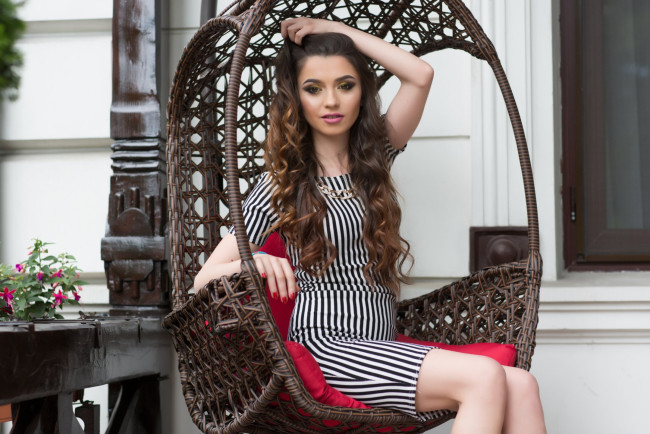 Обои картинки фото сексуальная девушка, девушки, - брюнетки,  шатенки, девушка, женщина, шатенка, темноволосая, сексуальная, модель, звезда, позирует, разная, обувь, верхняя, стильная, одежда, нижнее, эротическое, бельё, трусы, лифчик, колготки, чулки, аксессуары, макияж, и, множество, элементов, на, фотографии