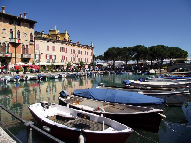 Обои картинки фото озеро, гарда, корабли, порты, причалы, италия, причал, лодка